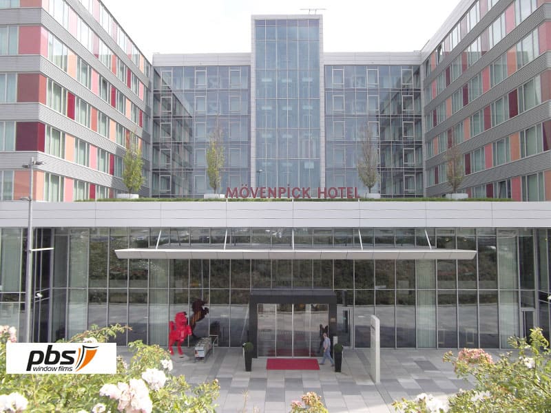 Ein Hotel komplett mit Energiesparfolie ausgestattet